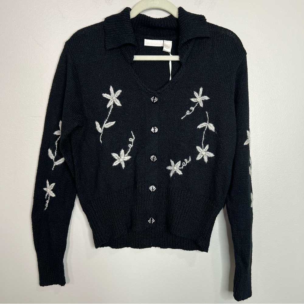 Whitewash Ladimir black and white floral stitch cardigan sweater size Medium - Picture 3 of 16